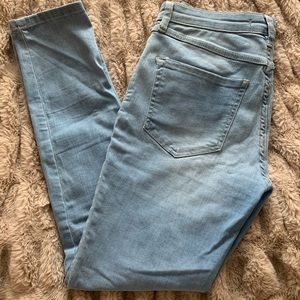 Free People relaxed skinny jeans. Size 28